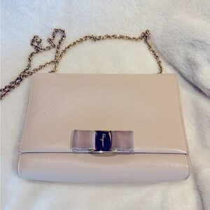 💞🌷AUTHENTIC Salvatore Ferragamo chain crossbody small purse Vintage 💖💖